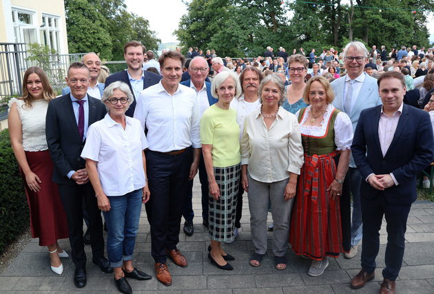 Akademiedirektorin Ursula M�nch mit G�sten aus Politik und Gesellschaft. Foto: Akademie f�r Politische Bildung