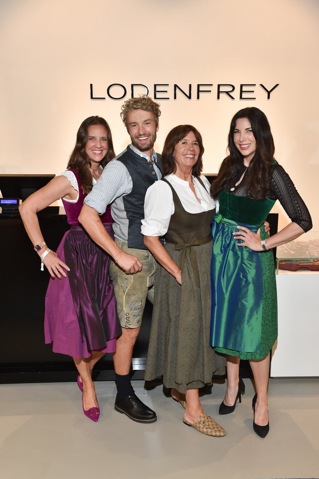 Dana Schweiger (Dirndl: LodenFrey), Simon Lohmeyer (Tracht: LodenFrey), Gabriele Hammerschick (Leiterin Damentracht bei LodenFrey), Alexandra Polzin (Dirndl: LodenFrey)