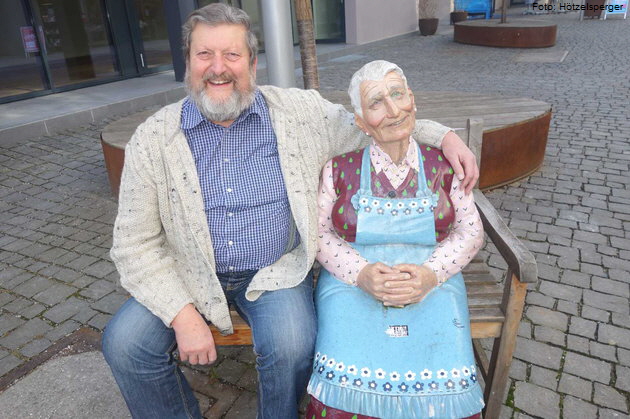 Oma mit Altbrgermeister Klaus Daiber von Bernau. Foto: Htzelsperger