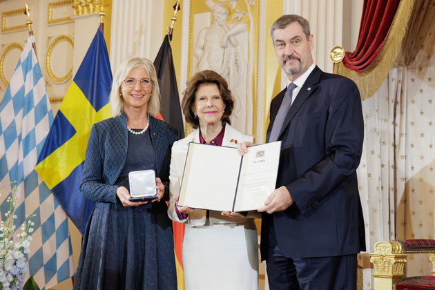 Ihre Majest�t K�nigin Silvia von Schweden erhielt die Sozialmedaille von Sozialministerin Ulrike Scharf und Ministerpr�sident Dr. Markus S�der