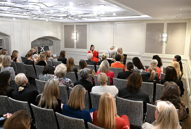 Tijen Onaran und Pr�sidentin Kristina Tr�ger im Gespr�ch