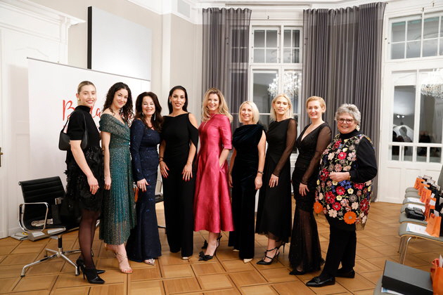 Simone Klinkner, Sarah Aschberger, Michaela Aschberger, Tijen Onaran, Franziska Kohlpaintner, Catharina Recker, Natalie Linke, Petra Lendt, (Alle Talbot Runhof Design), Angelika St�berlein