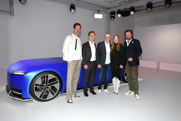 Alexander Mazza, Joel Beckenbauer, Marc Lee (Director Product Marketing Europe, JLR), Brigitte Hobmeier und Michael von Hassel. Foto: Gisela Schober/Getty Images PR for Jaguar