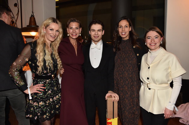 Julia Pohl, Sarah Kronsbein, Maximilian Haberstock, Isabelle Freifrau von Crailsheim, Julia Frohwitter. Foto: Brauer Photos/G. Nitschke