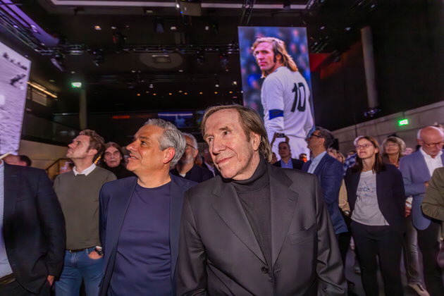 Museumsdirektor Manuel Neukirchner (l.) und G�nter Netzer bei der Er�ffnung der Sonderausstellung NETZER - DIE SIEBZIGERJAHRE im Deutschen Fu�ballmuseum