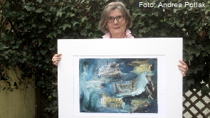Annette Ziller mit ihrem Bild “Titanic”. Foto: Andrea Pollak