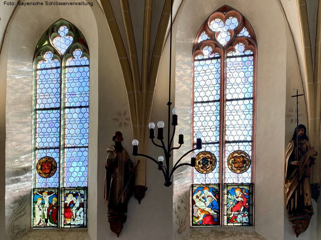 Glasgemälde in den Fenstern der Schlosskapelle Blutenburg. Foto: Bayerische Schlösserverwaltung