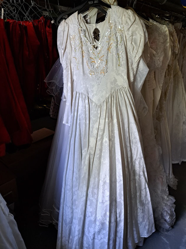 Gro�er Lagerverkauf bei Kost�me Breuer