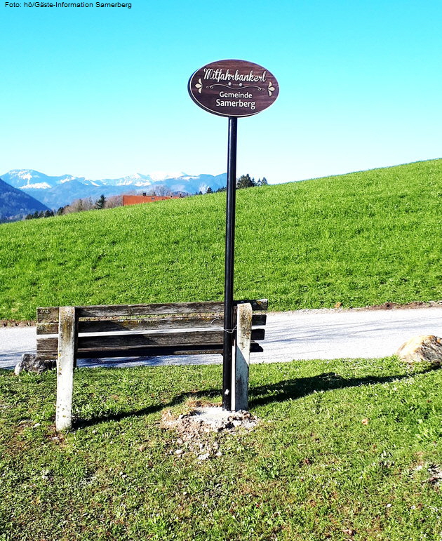 Gemeinde-Bankerl in T�rwang (Parkplatz Mangst). Foto: h� / G�ste-Information Samerberg (www.samerberg.de)