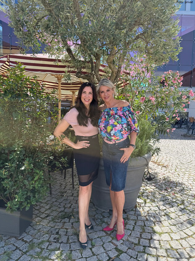 Moderatorin Alexandra Polzin (50) und Fitness-Expertin Barbara Klein (60). Foto: privat