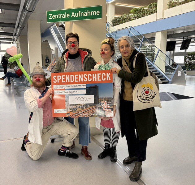 KlinikClown "Muck", Isabell Zacharias (Vorst�ndin der M�nchner-Kindl-Stiftung), KlinikClown "Dr. Mathilda Pfiffikus", Andrea Andrade (Stiftungsbetreuung KlinikClowns Bayern e.V.). Foto: Nurg�l Akti