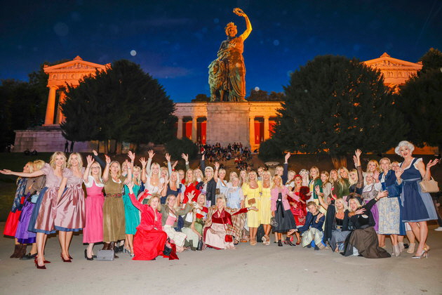 Nina und Julia Meise, Katharina Lukas, Ayse Auth und ihre Schwester Hatice Nizam und G�ste. Foto: API/Viviane Simon