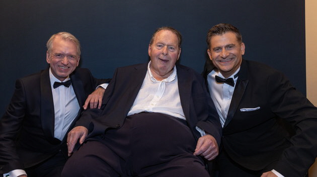 "schlachthof"-Gastgeber Christian Springer (l.) und Michael Altinger (r.) mit Sendungs-Urgestein Ottfried Fischer