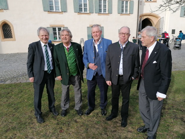 Andreas Ellmaier, BBV-Vorsitzender; Helmut Markwort, Albert Duin, Ex-Landtagsabgeordneter der FDP; Johannes Wimmer und Prof. Dr. Johann Wittmann (stellvertretende BBV-Vorsitzende) im Schlosshof Blutenburg